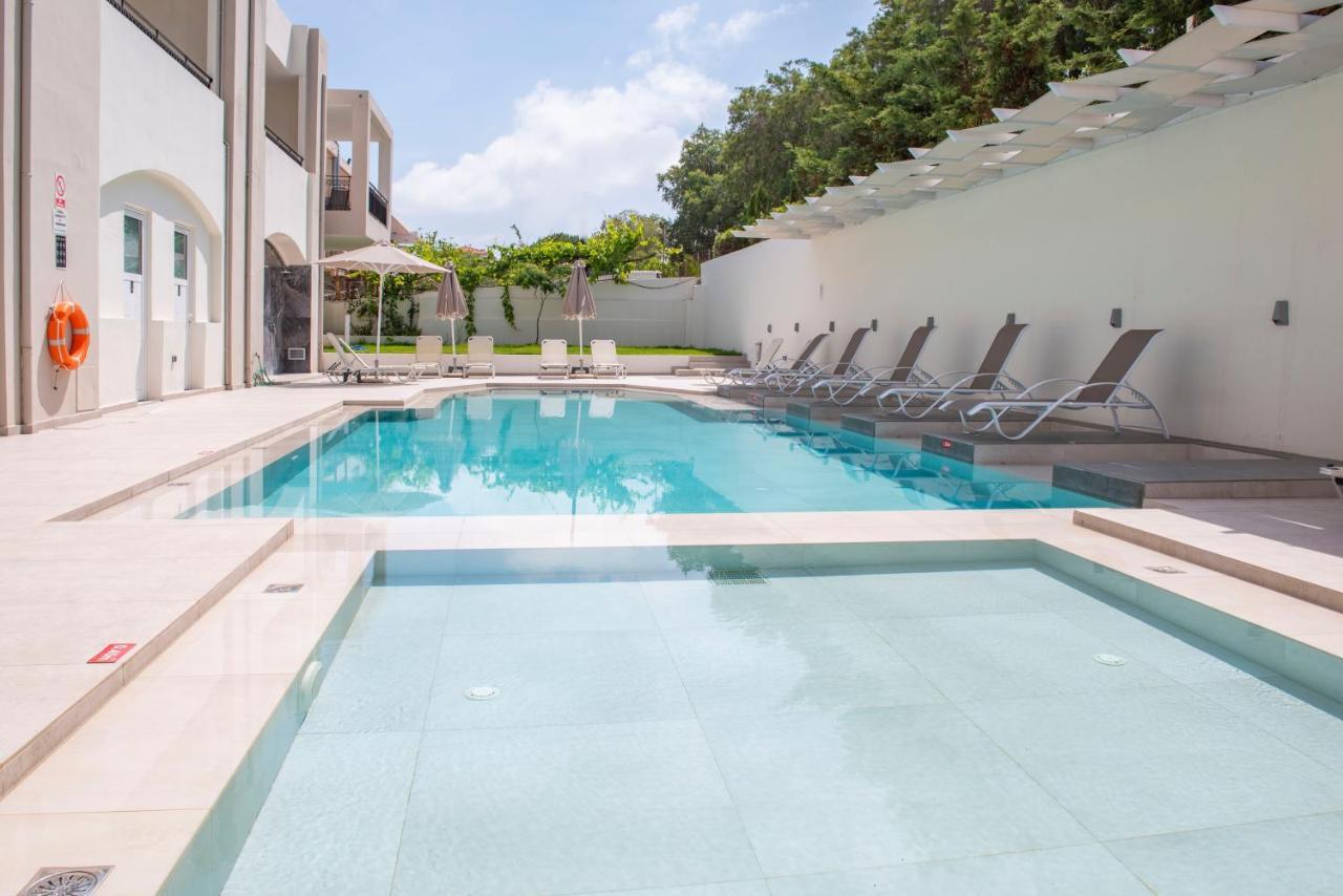 Matthias Hotel Apartments อาเดเลียโนส กัมโปส ภายนอก รูปภาพ