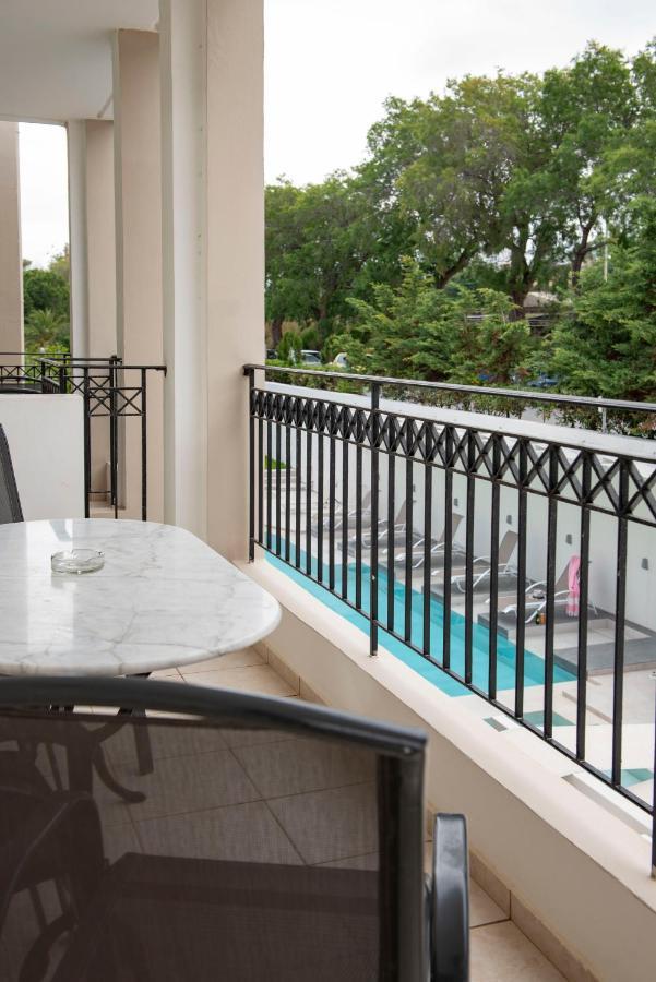 Matthias Hotel Apartments อาเดเลียโนส กัมโปส ภายนอก รูปภาพ