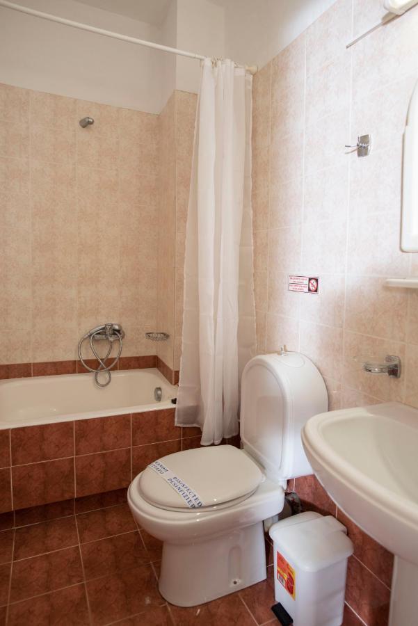 Matthias Hotel Apartments อาเดเลียโนส กัมโปส ภายนอก รูปภาพ