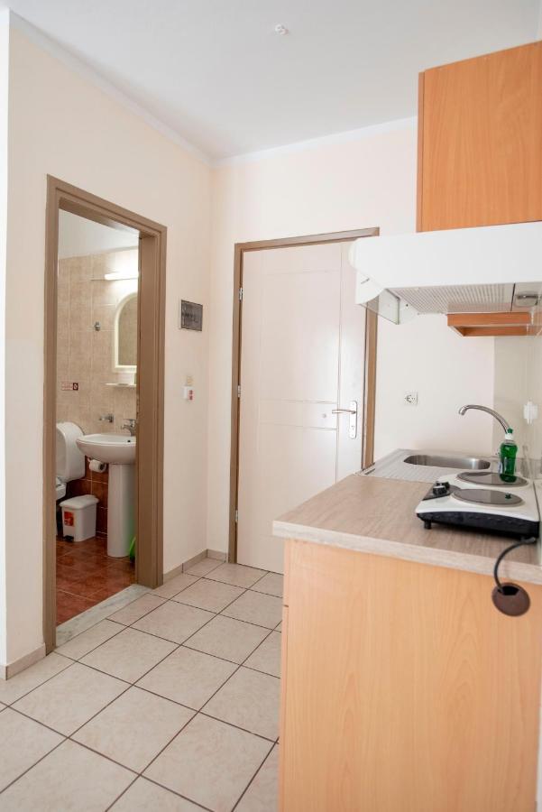 Matthias Hotel Apartments อาเดเลียโนส กัมโปส ภายนอก รูปภาพ