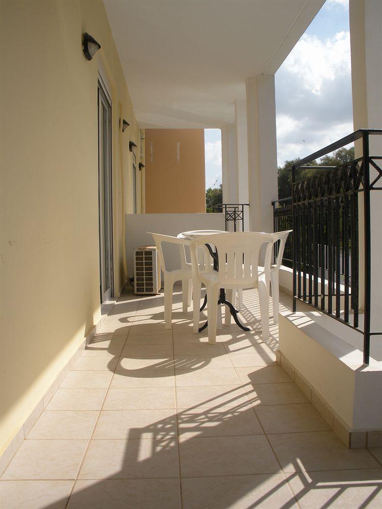 Matthias Hotel Apartments อาเดเลียโนส กัมโปส ภายนอก รูปภาพ