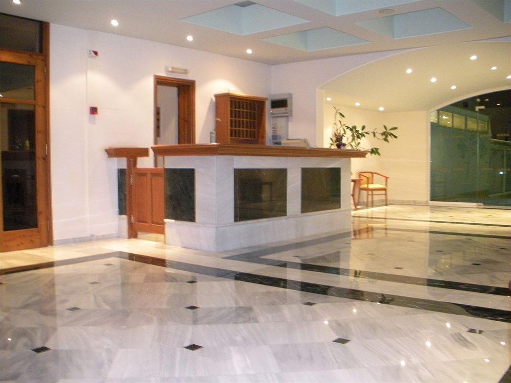 Matthias Hotel Apartments อาเดเลียโนส กัมโปส ภายนอก รูปภาพ