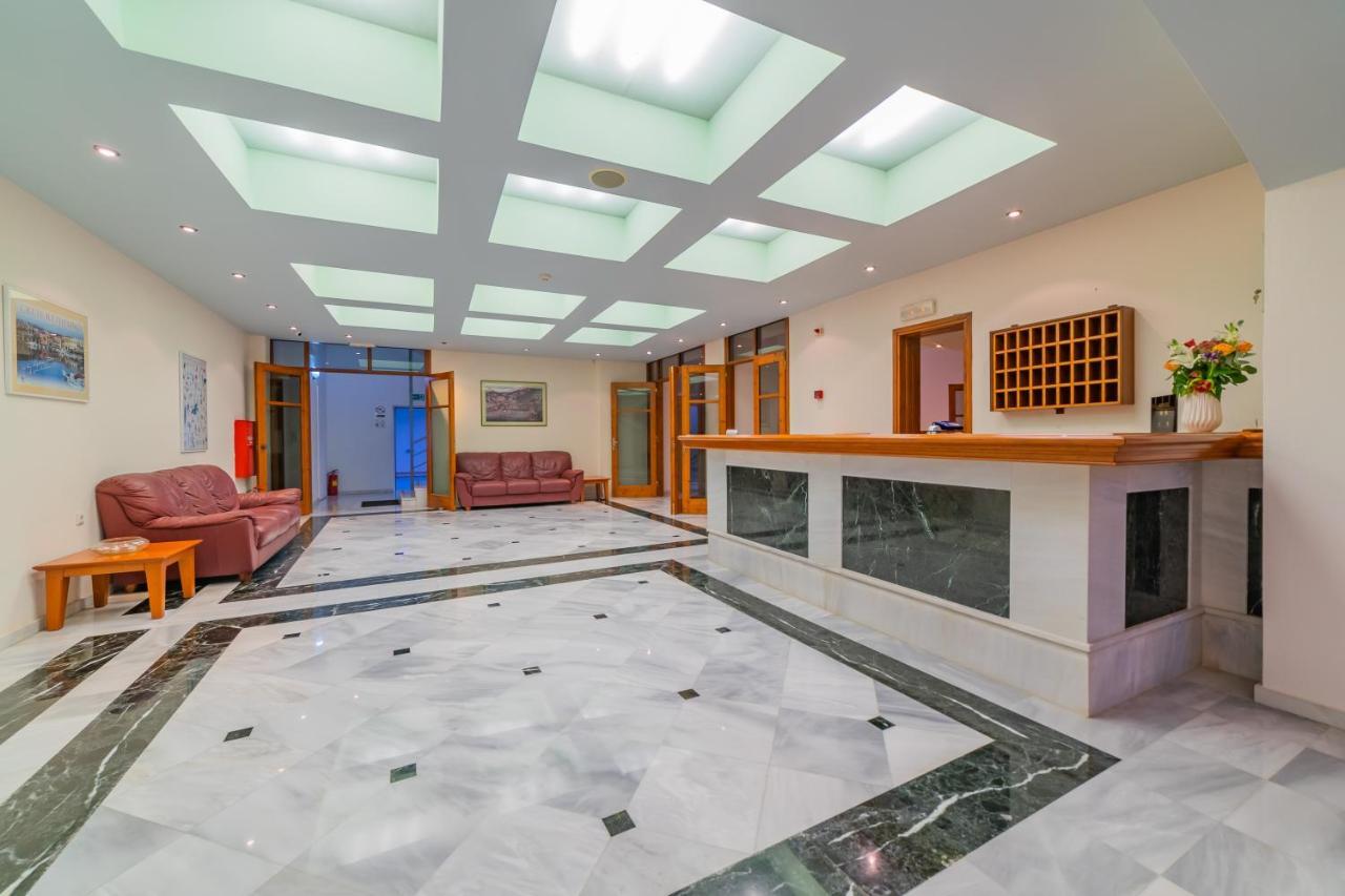Matthias Hotel Apartments อาเดเลียโนส กัมโปส ภายนอก รูปภาพ