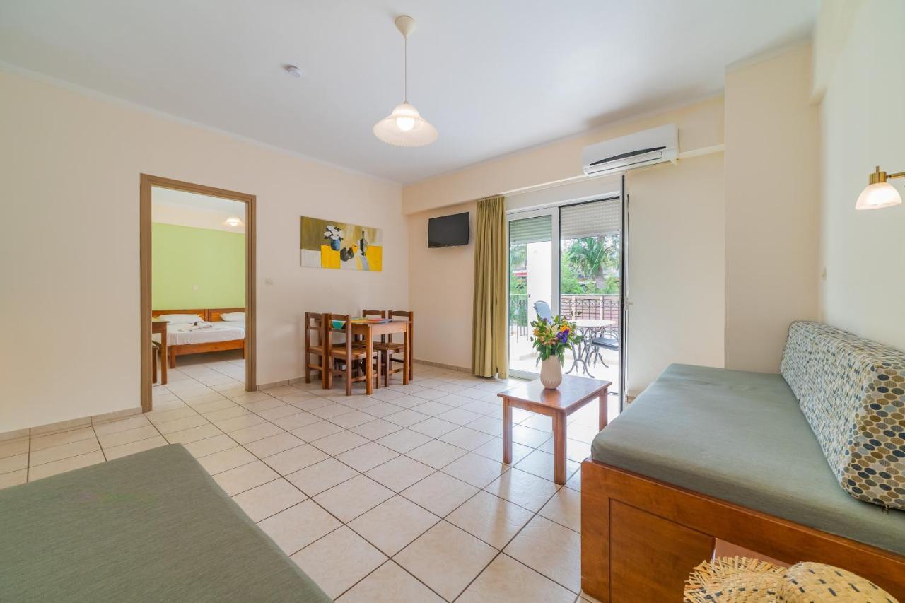 Matthias Hotel Apartments อาเดเลียโนส กัมโปส ภายนอก รูปภาพ
