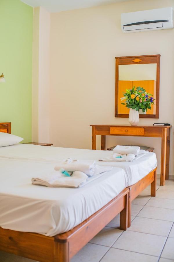 Matthias Hotel Apartments อาเดเลียโนส กัมโปส ภายนอก รูปภาพ