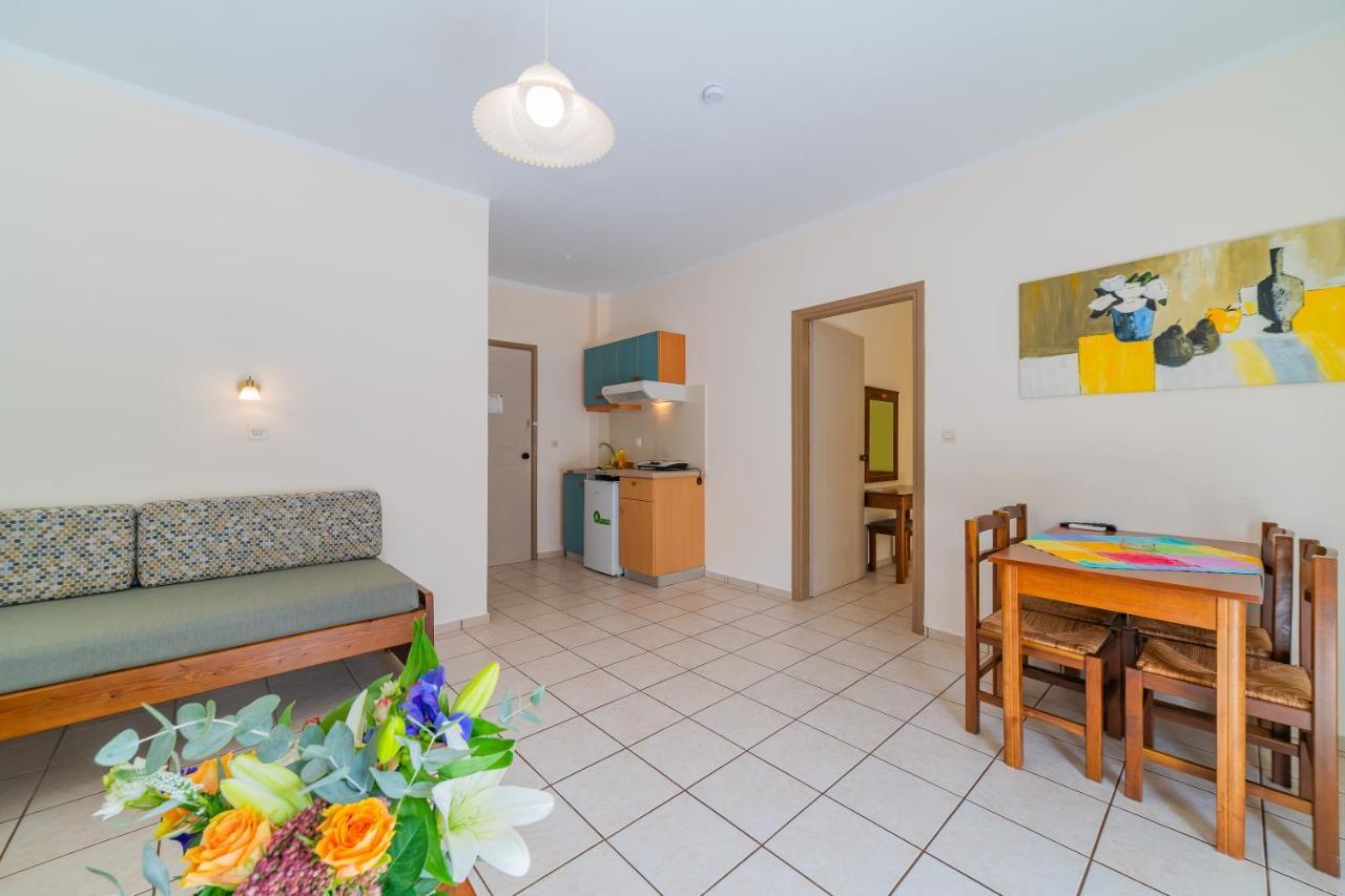 Matthias Hotel Apartments อาเดเลียโนส กัมโปส ภายนอก รูปภาพ