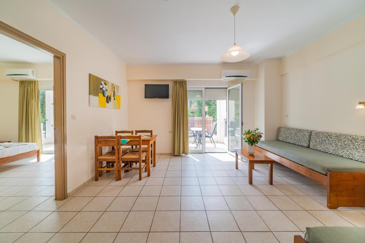 Matthias Hotel Apartments อาเดเลียโนส กัมโปส ภายนอก รูปภาพ